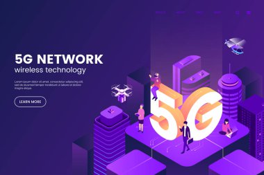 5g ağ kablosuz teknoloji vektör çizim. İzometrik akıllı şehir büyük harflerle 5g ve küçük insanlar. Modern şehir küresel ağa bağlı. Kentsel ortamda Internet. EPS 10.