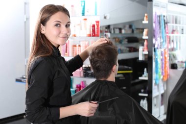 Bayan Kuaför Salonu istemcisinde ile