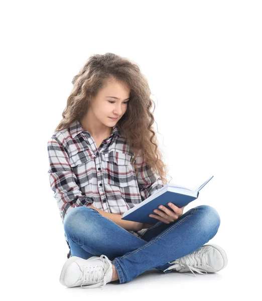 Stylowe nastolatek czytanie książki — Zdjęcie stockowe
