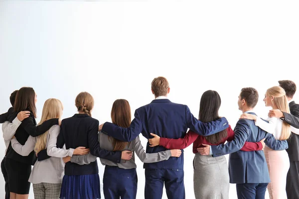 Människor som stod tillsammans mot vit bakgrund. Unity-konceptet — Stockfoto