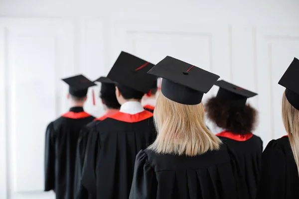 Students in bachelor robes and mortarboards — Stock Photo, Image