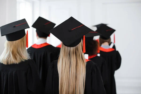 Students in bachelor robes and mortarboards — Stock Photo, Image