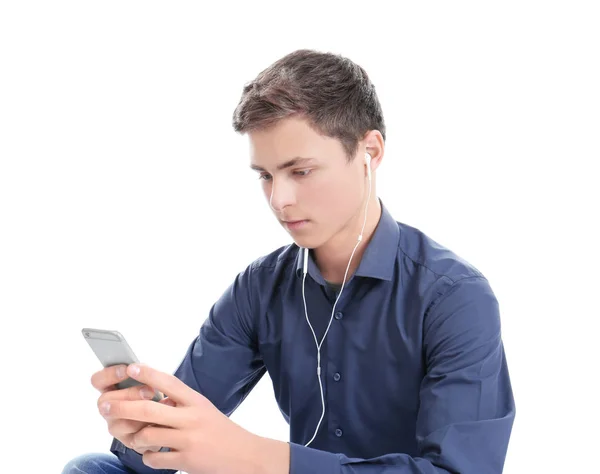 Stylowe nastolatek przy użyciu telefonu — Zdjęcie stockowe