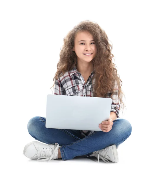 Stilvoller Teenager mit Laptop — Stockfoto