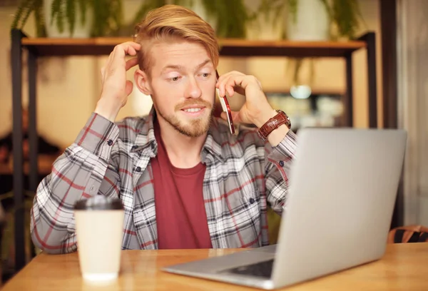 Trendy hipster using laptop — Stock Photo, Image