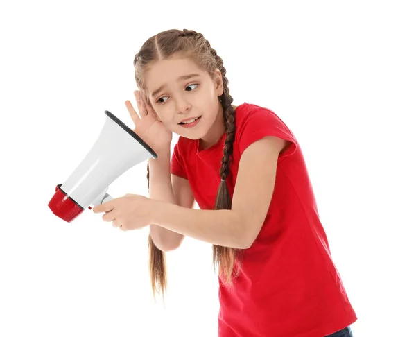 Engraçado menina com megafone no fundo branco — Fotografia de Stock