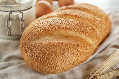 Somun ekmek masada. Taze fırın