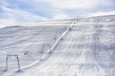 Ski lift karlı Resort. Kış tatili