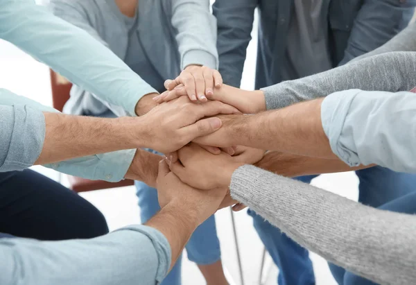 Gente Cogida Mano Cerca Concepto Terapia Grupal —  Fotos de Stock