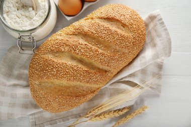 Somun ekmek masada. Taze fırın