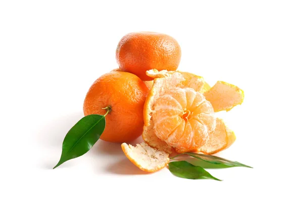 Tangerinas Maduras Sobre Fundo Branco — Fotografia de Stock