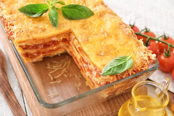 Tasty Lasagna Baking Dish Table — Stock Photo, Image