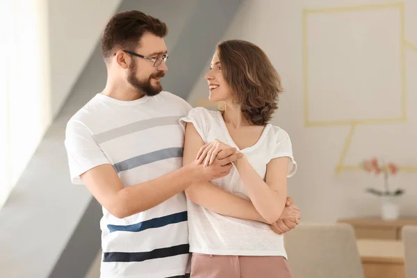 Adorável Casal Dançando Juntos Casa — Fotografia de Stock