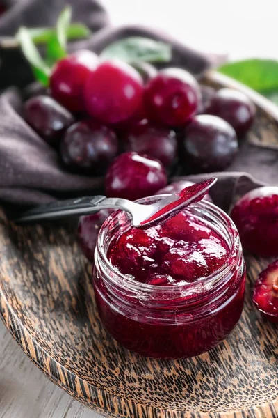 Tarro Vidrio Con Deliciosa Mermelada Ciruela Plato —  Fotos de Stock