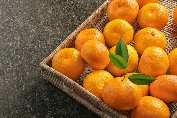 Wicker Tray Juicy Tangerines Table — Stock Photo, Image