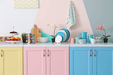 Modern mutfağın içi.