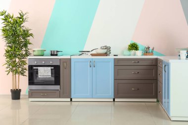 Modern mutfak mobilya renk duvar arka plan üzerinde