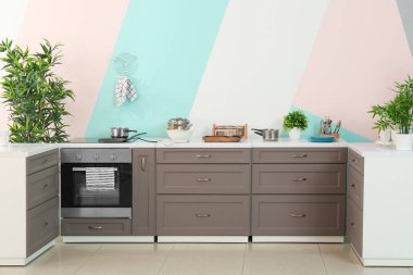 Modern mutfak mobilya renk duvar arka plan üzerinde