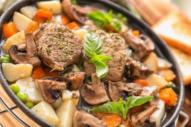 Haşlanmış et ve patates, closeup ile pan