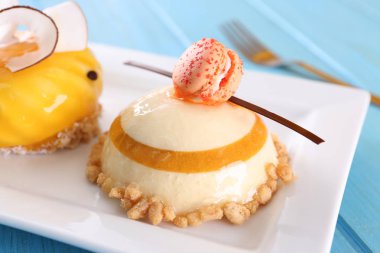 Tablo, closeup lezzetli kek ile plaka