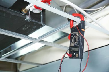 Tavan kiriş endüstriyel klima kapalı yakınındaki asılı multimetre