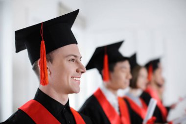 Öğrenci Lisans bornoz kapalı. Mezuniyet günü