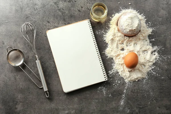 Cuaderno Productos Para Hacer Pan Sobre Fondo Gris —  Fotos de Stock