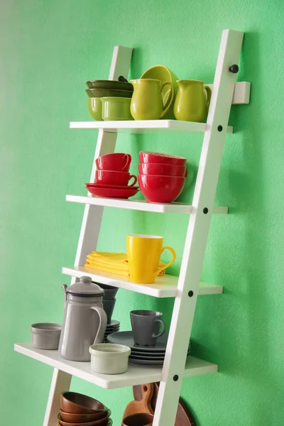 White Shelving Unit Ceramic Dishware Color Wall — Stock Photo, Image