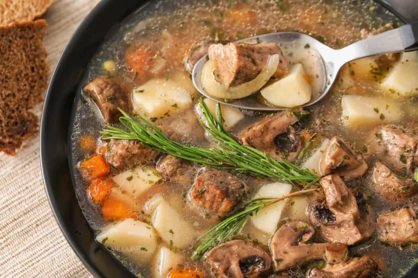 Haşlanmış et ve patates, closeup ile plaka