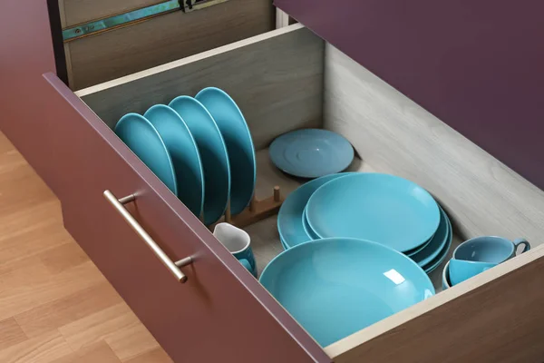 Различные Посуда Ящике Кухне — стоковое фото