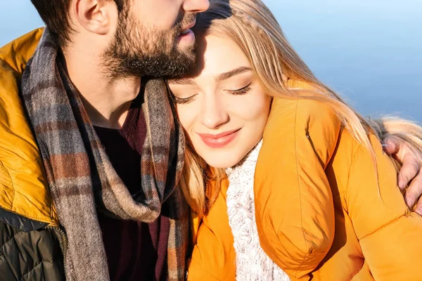 Jovem Casal Romântico Livre Close — Fotografia de Stock