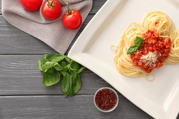 Leckere Pasta Mit Fleischsoße Auf Dem Teller — Stockfoto