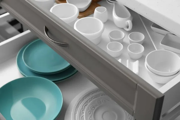 Набор Керамической Посуды Кухонных Ящиках — стоковое фото