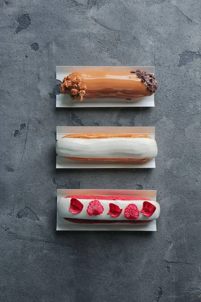 Grunge arka plan üzerinde çeşitli lezzetli eklerleri