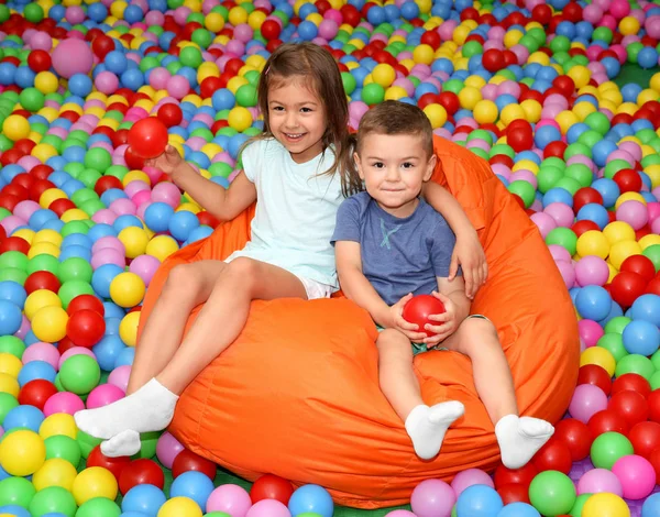 Lindos Niños Bolsa Frijoles Centro Entretenimiento —  Fotos de Stock