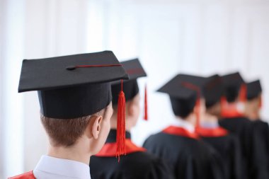 Kapalı kolej öğrenci. Mezuniyet günü