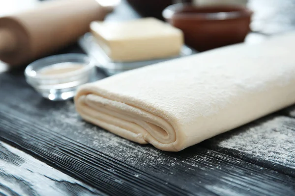 Raw Flaky Dough Flour Table — Stock Photo, Image