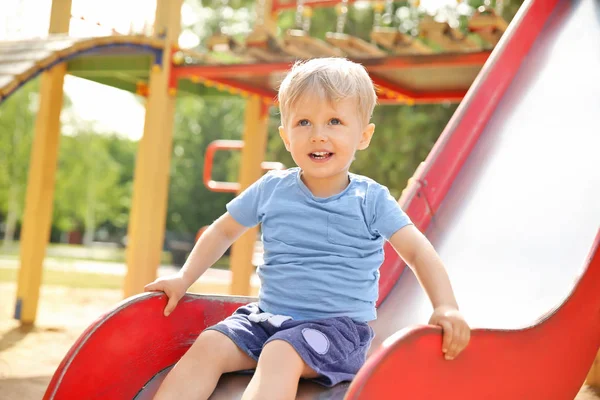 Lindo Niño Parque Infantil —  Fotos de Stock