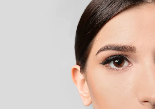 Young Woman Elegant Makeup Long Eyelashes Grey Background Eyelash Extensions — Stock Photo, Image