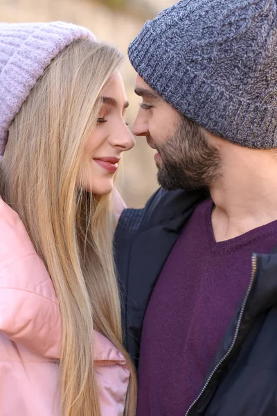 açık havada genç Romantik Çift 