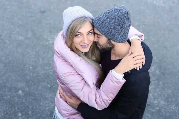 açık havada genç Romantik Çift 