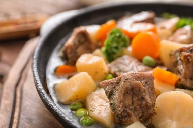 Haşlanmış et ve patates, closeup ile pan