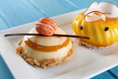 Tablo, closeup lezzetli kek ile plaka