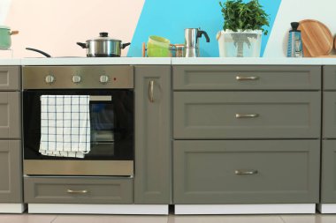 Modern mutfak mobilya elektrikli soba ile