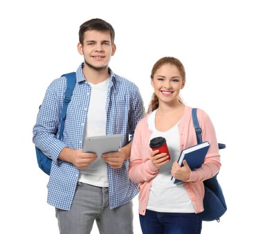 Beyaz arka plan üzerinde mutlu gençler