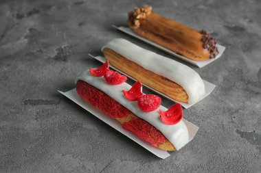 Grunge arka plan üzerinde çeşitli lezzetli eklerleri