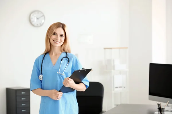 Portrait of young female doctor — Stock Photo, Image