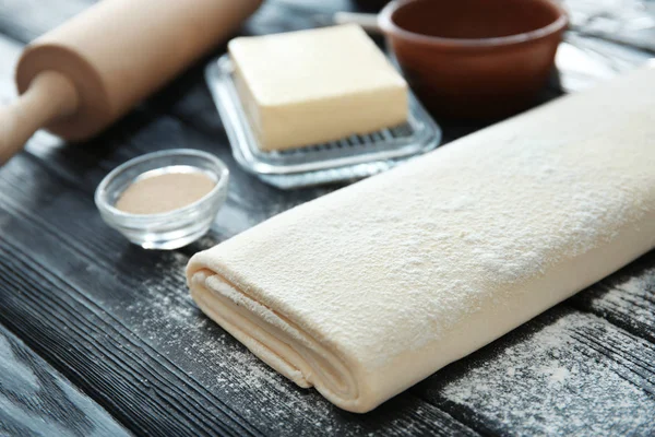 Raw Flaky Dough Flour Table — Stock Photo, Image