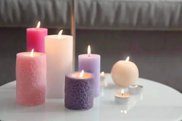 Burning Candles Table Room — Stock Photo, Image