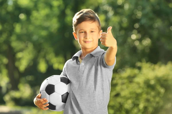 Rapaz Bonito Com Bola Futebol Parque — Fotografia de Stock